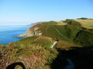 Auf und ab des Küstenwegs