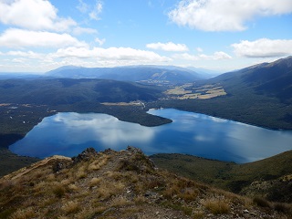 Blick auf Lake Rotoiti und St. Arnaud vom Mount Robert